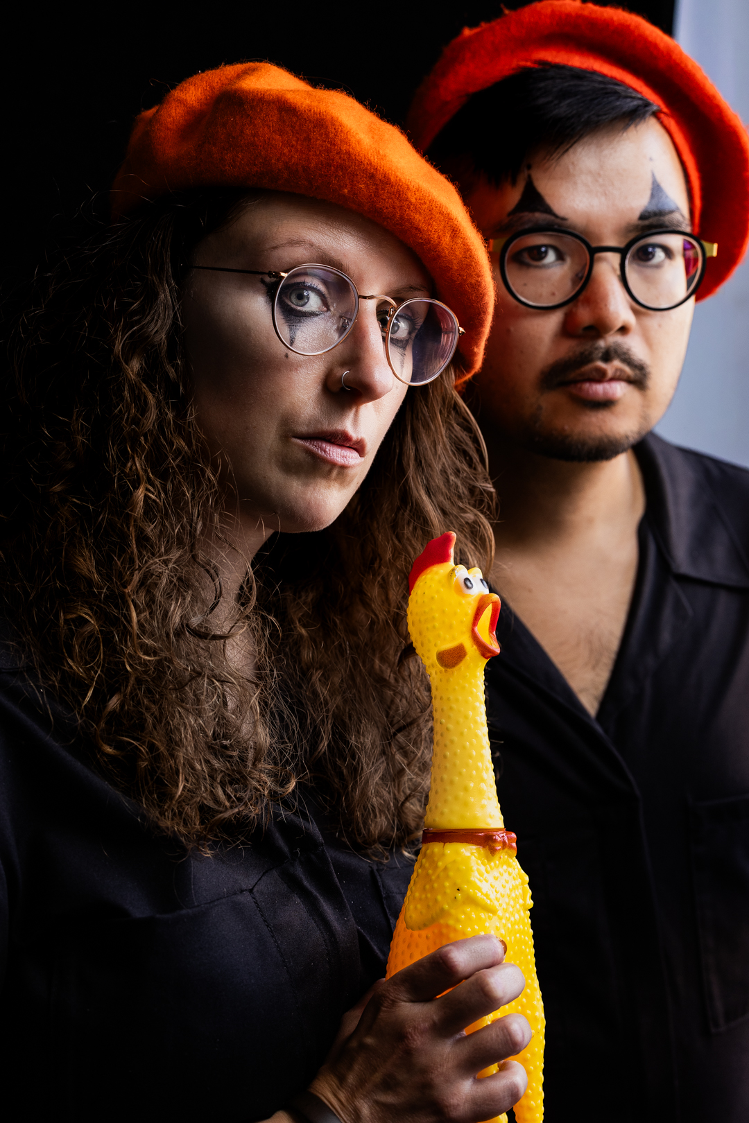 Gros plan avec poulet en caoutchouc